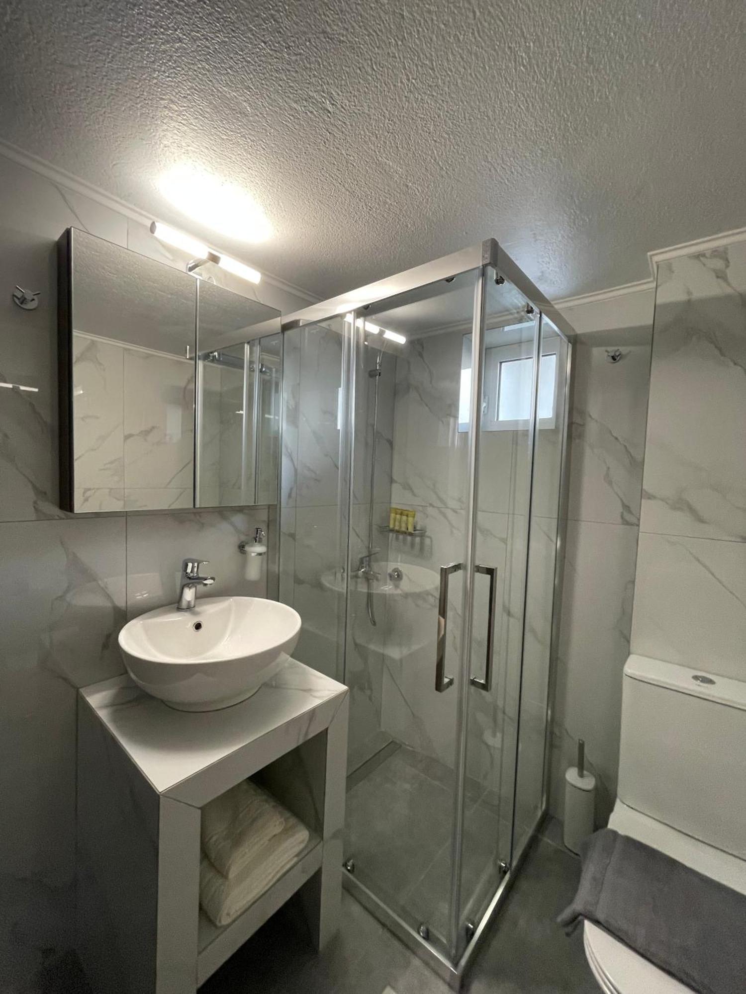 Dt Luxury Apartment Néa Péramos Exteriör bild